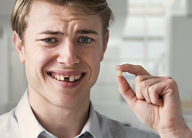 Как безболезненно вырвать зуб самостоятельно