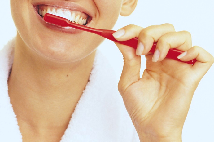 Болят зубы во время чистки